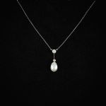 594808 Pearl necklace